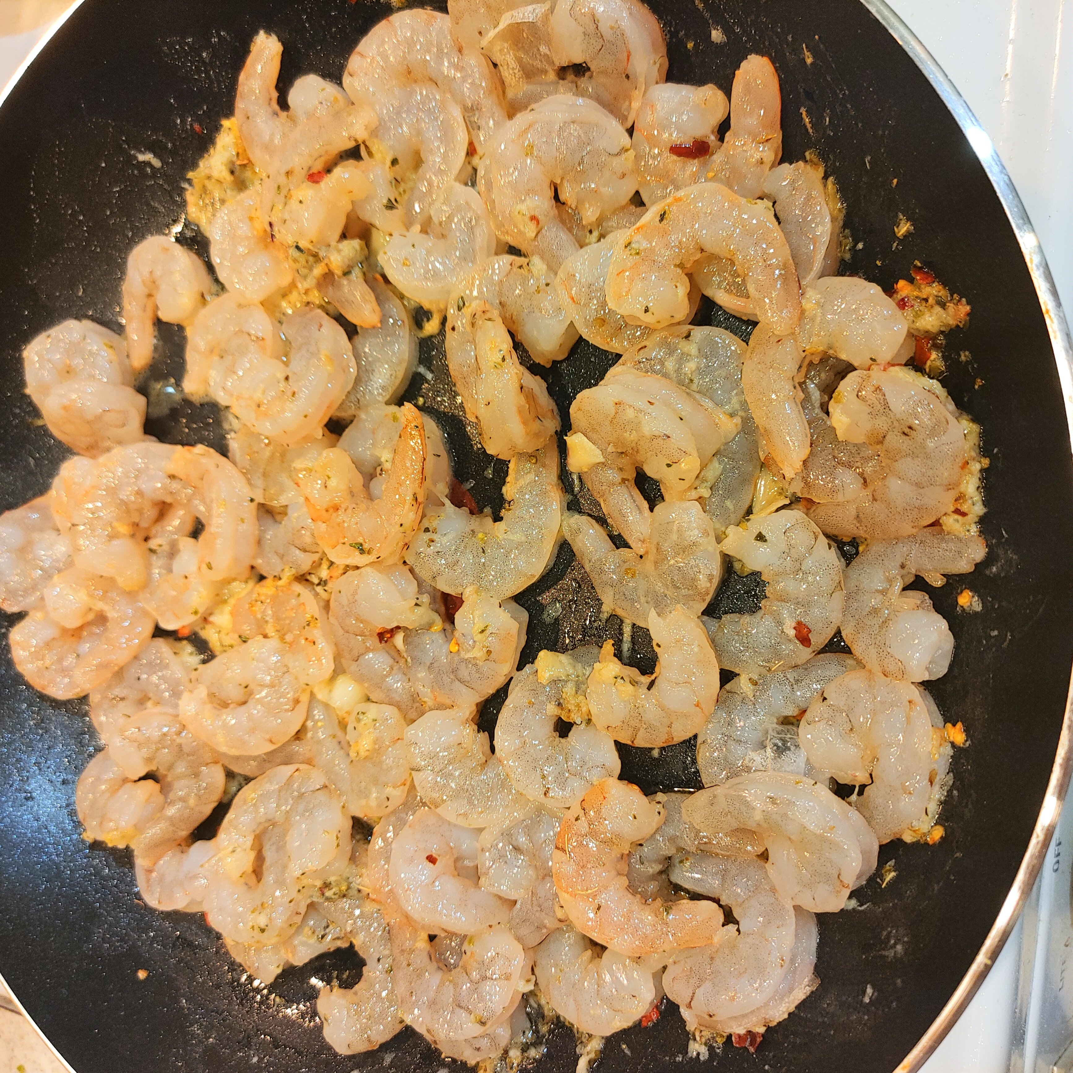 SPINACH GARLIC BUTTER SHRIMP