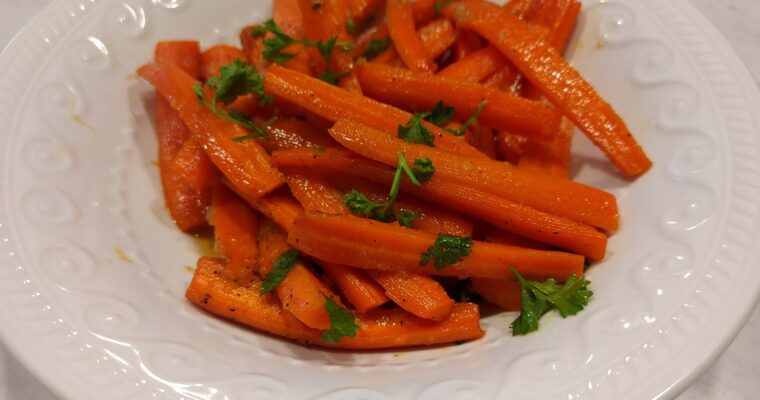 FEATUREDS IMAGE HONEY GARLIC GLAZED ROASTED CARROTS