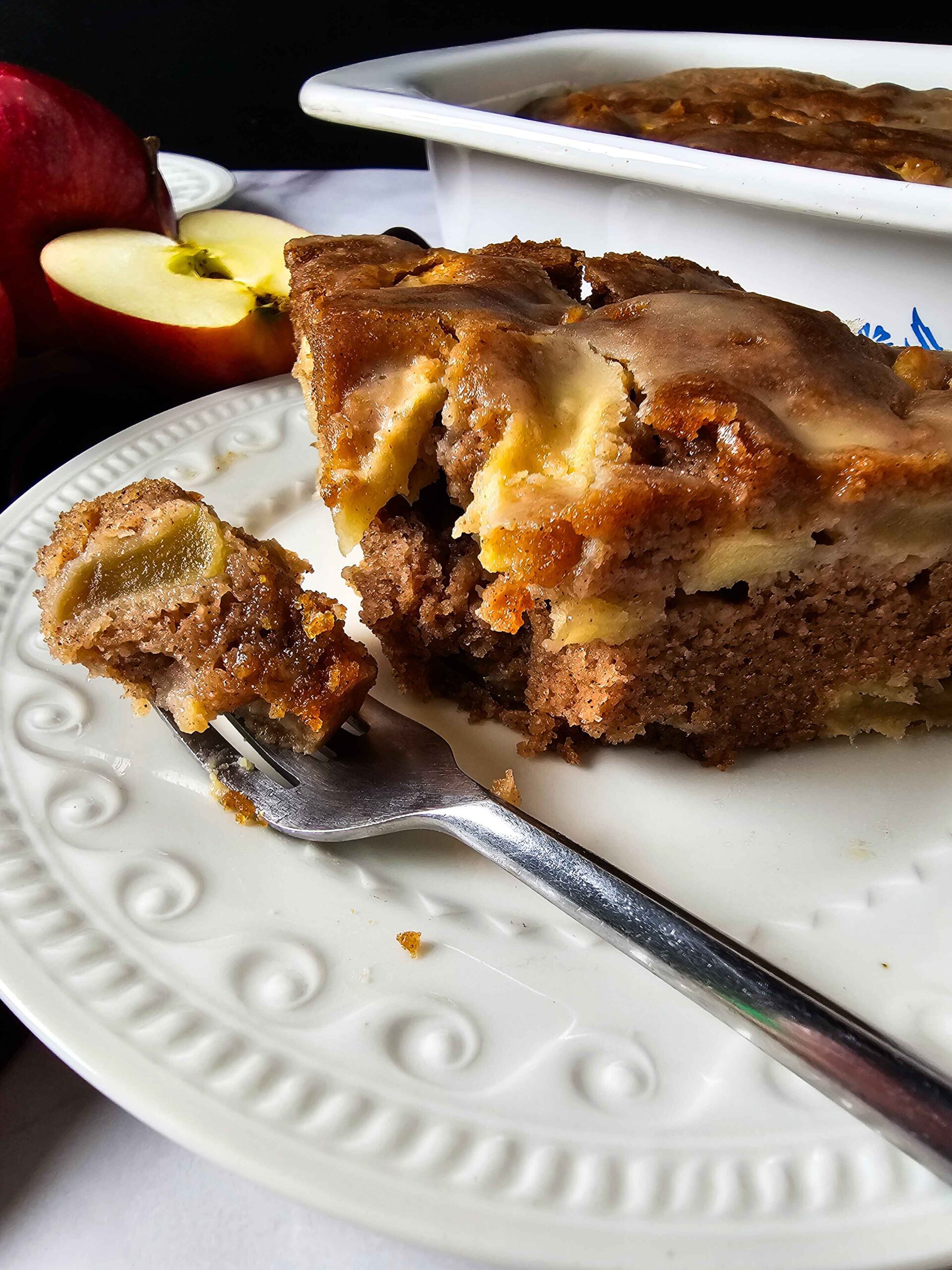 CUT AND SERVE THE APPLE CAKE