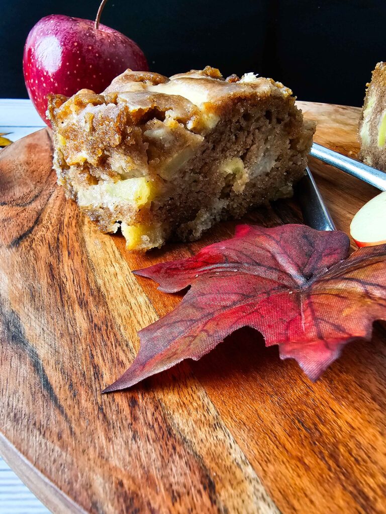 SLICED APPLE CAKE PHOTO