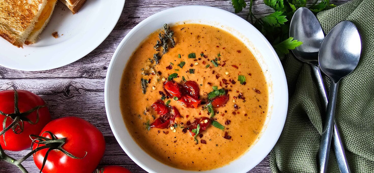 Rich and Creamy Roasted Tomato Garlic Soup