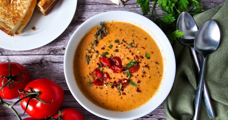 Rich and Creamy Roasted Tomato Garlic Soup