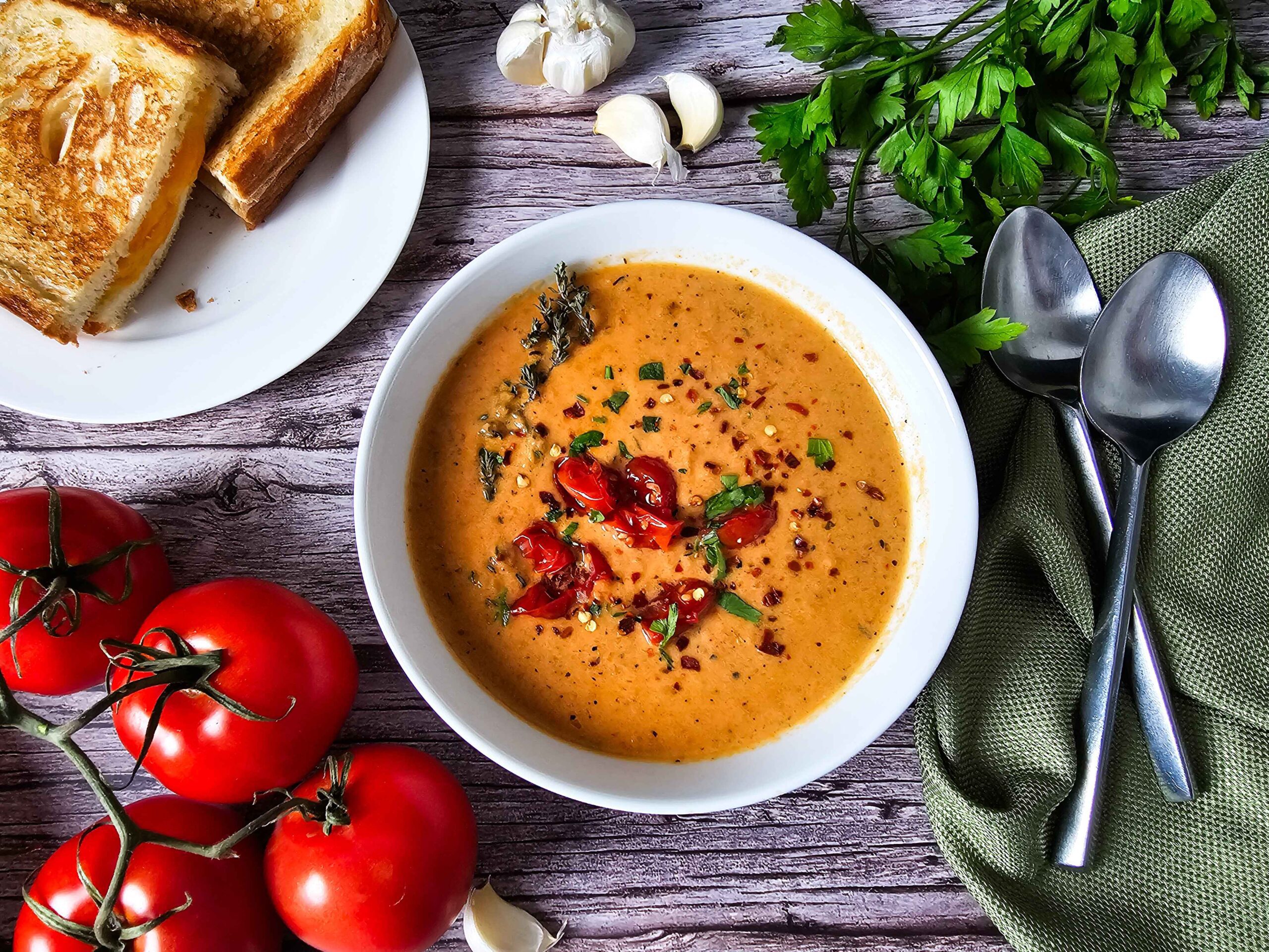 Rich and Creamy Roasted Tomato Garlic Soup