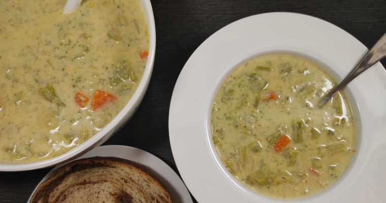 CHEDDAR BROCCOLI SOUP FEATURED IMAGE