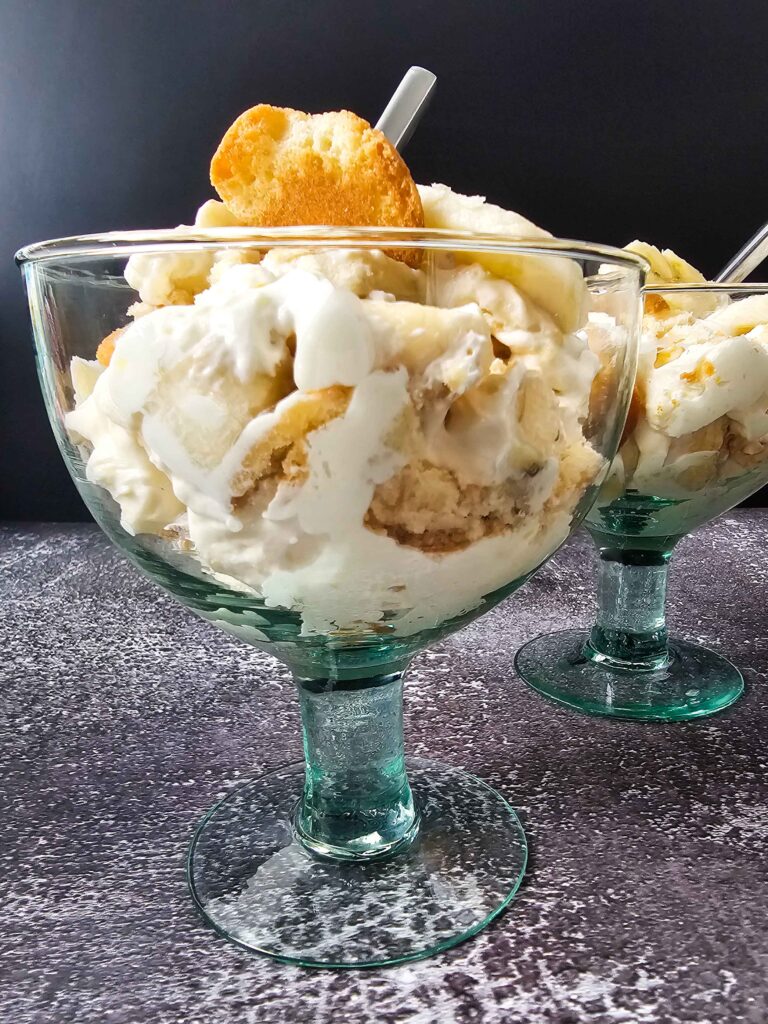 BANANA PUDDING SERVED INTO SMALL GLASS BOWLS