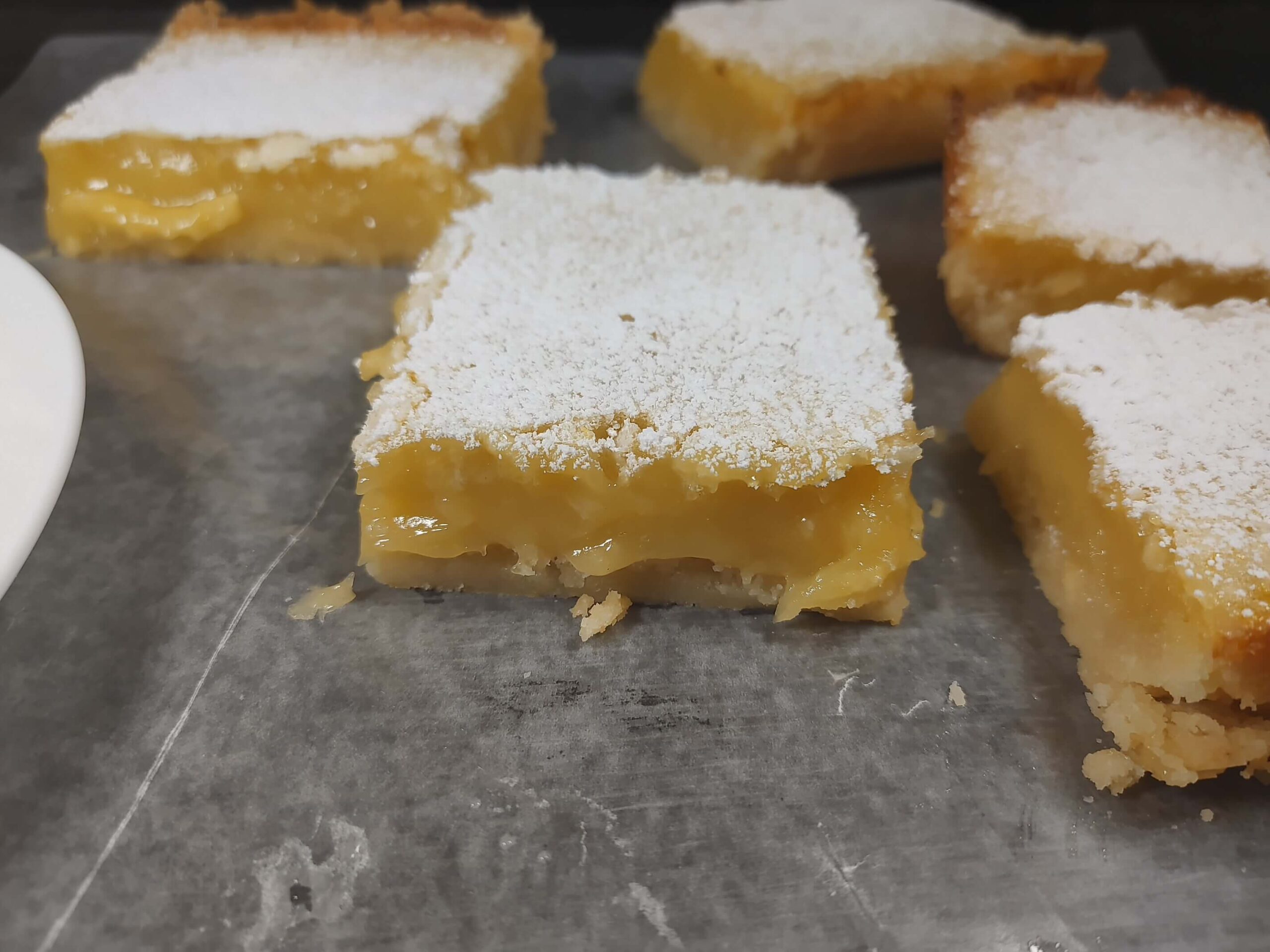 LEMON BARS CUT INTO SQUARTES