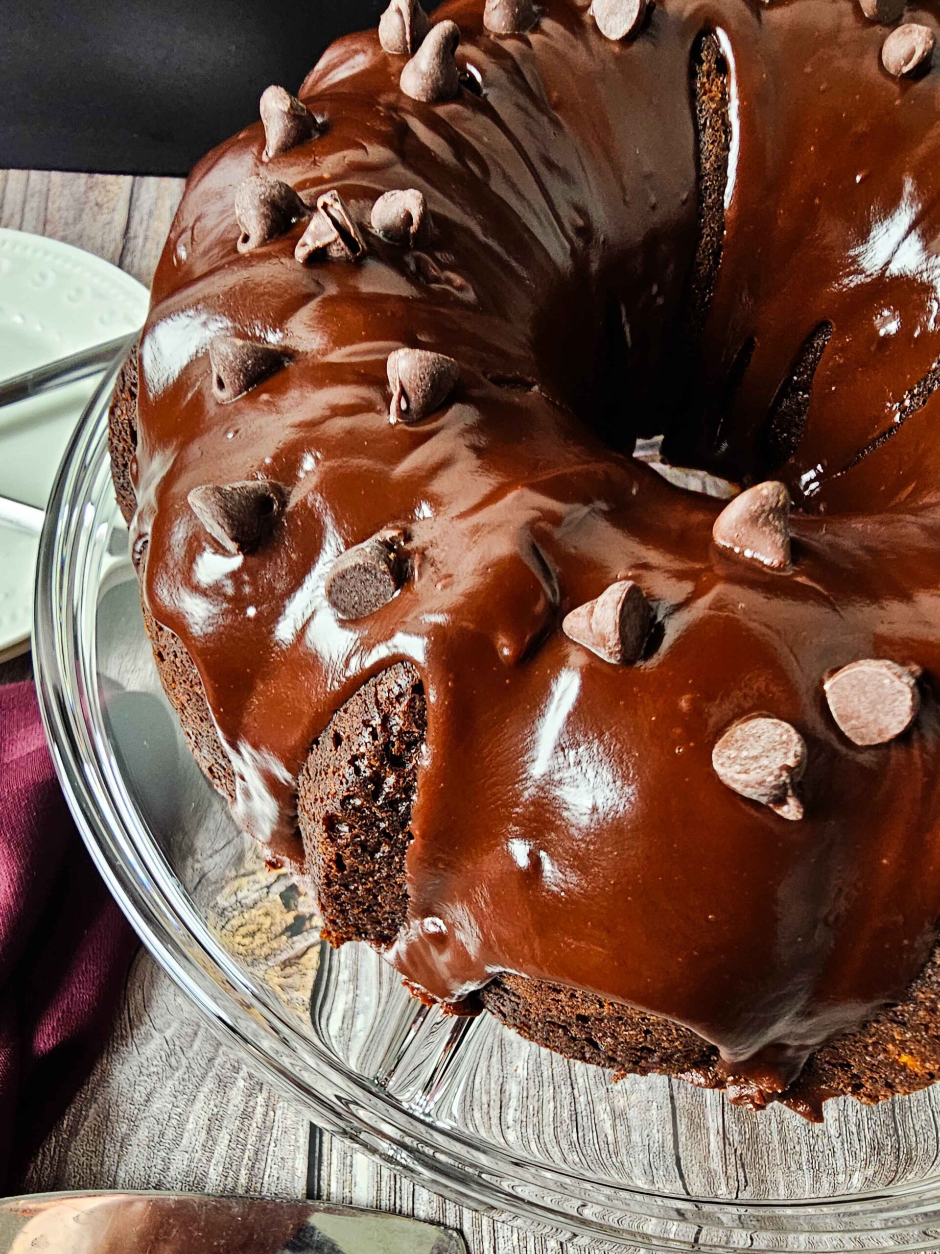 GLAZE THE BUNDT CAKE WITH THE GANACHE