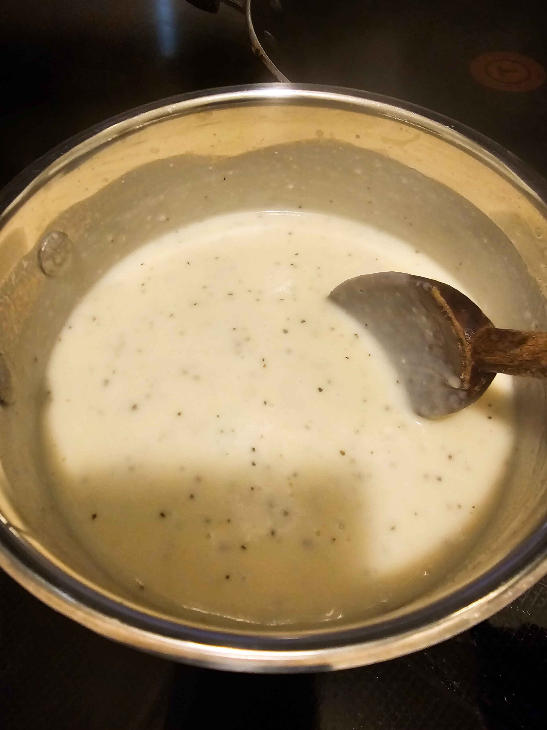 PREPARE THE WHITE GRAVY TO TOP THE CRISPY CUBED STEAKS