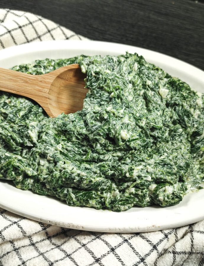 Easy Low-Carb Creamed Spinach (7 Ingredients)