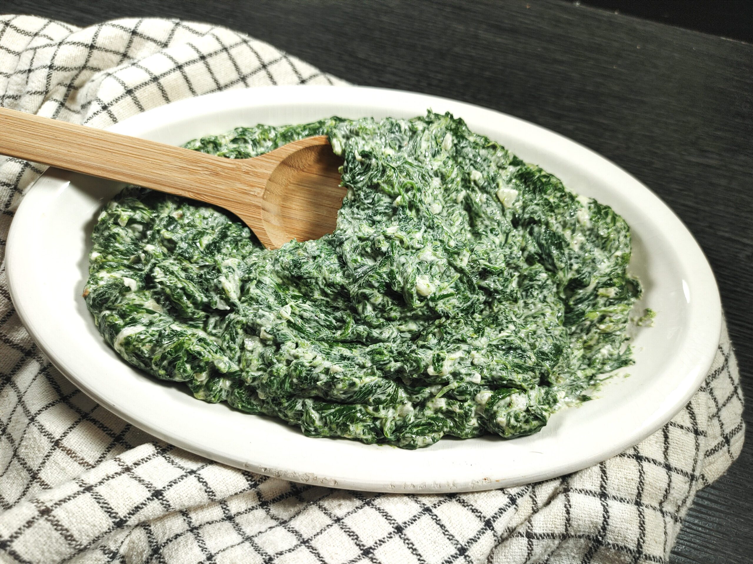 Easy Low-Carb Creamed Spinach (7 Ingredients)