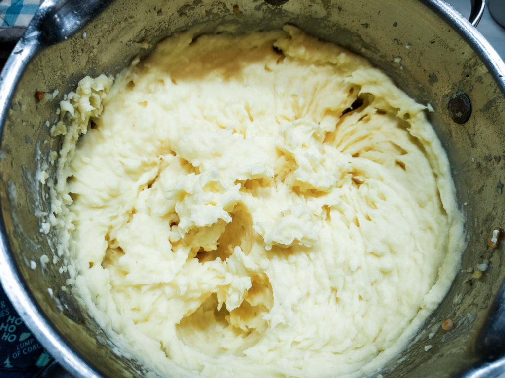 WHIPPED POTATOES WITH THE HAND MIXER