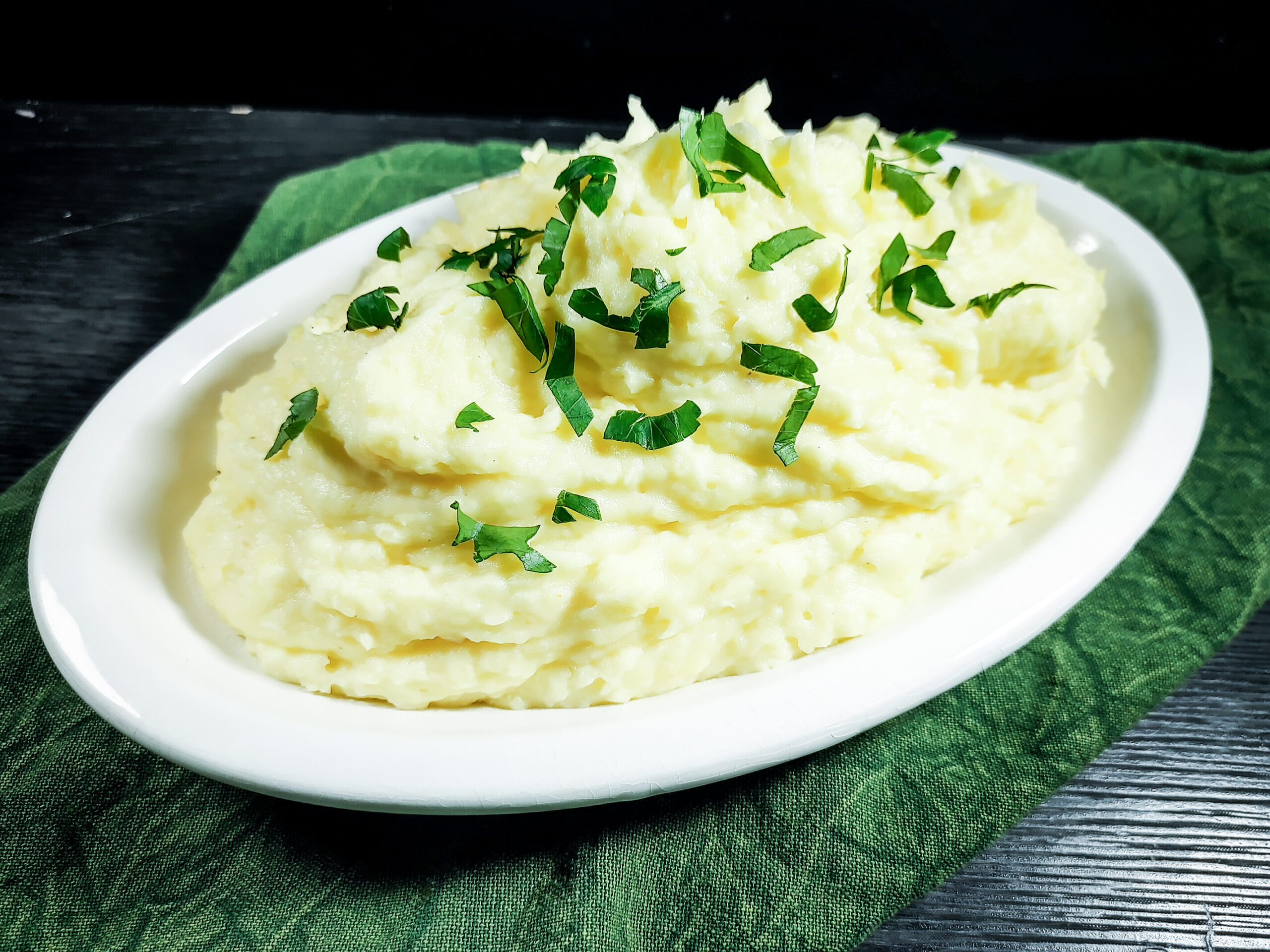 Simple Creamy Garlic Mashed Potatoes