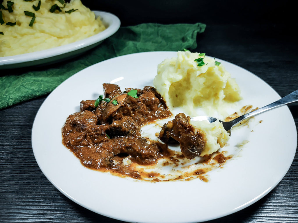 CREAMY GARLIC MASHED POTATOES