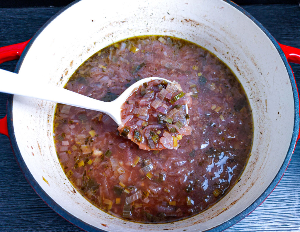 RED ONION SOUP IN THE DUTCH OVEN