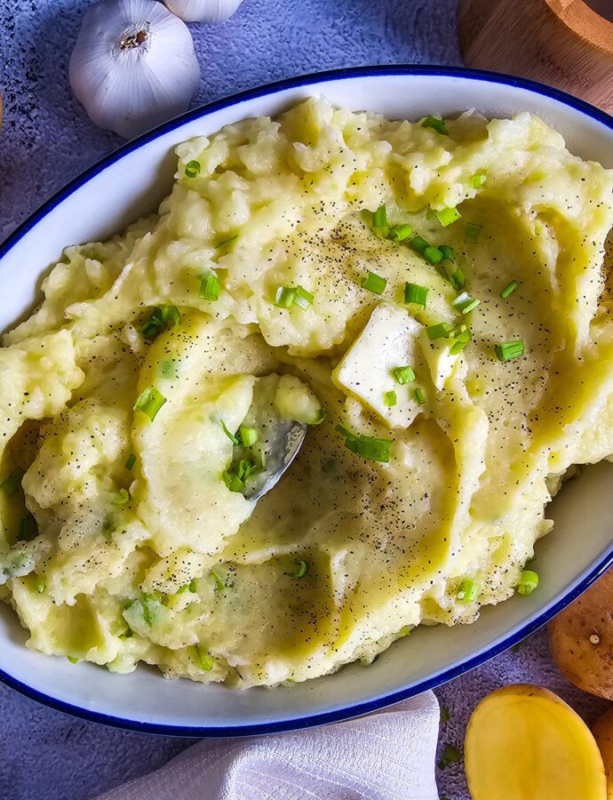 Simple Creamy Garlic Mashed Potatoes