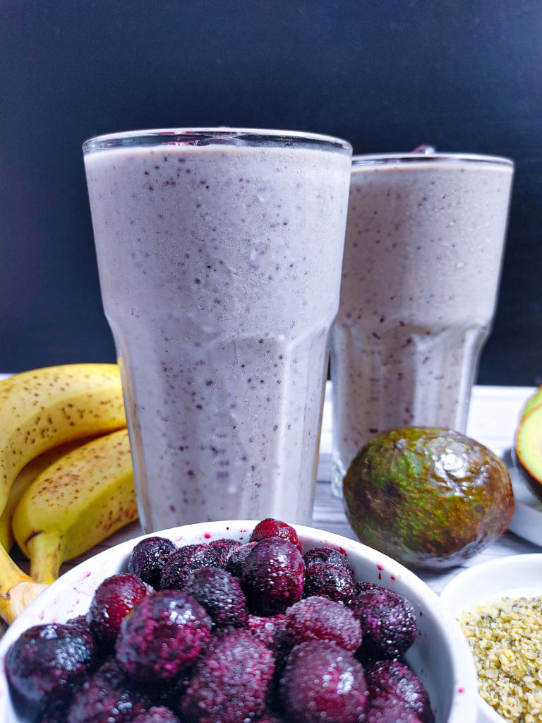 BANANA BLUEBERRY AVOCADO SMOOTHIE