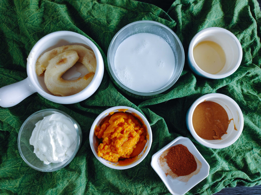 INGREDIENTS PICTURED FOR EASY PUMPKIN SMOOTHIE