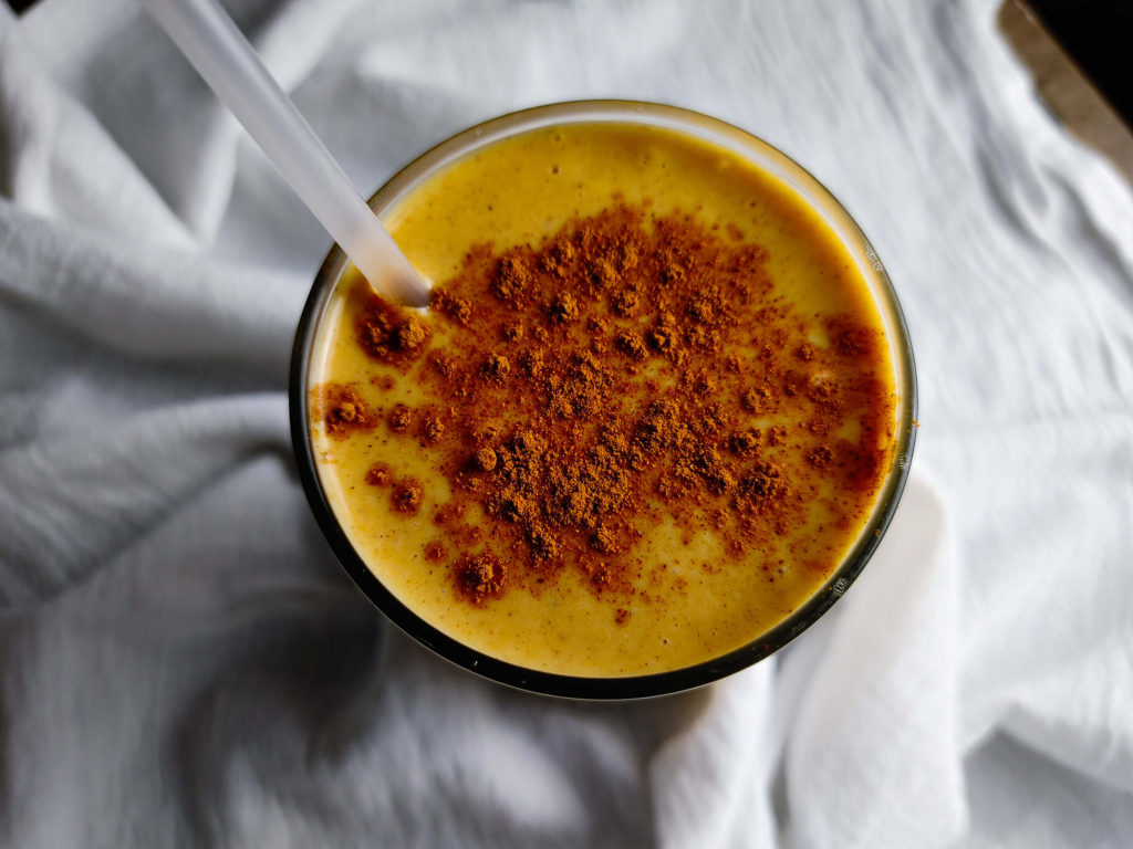 TOP OF GLASS VIEW - EASY PUMPKIN SMOOTHIE