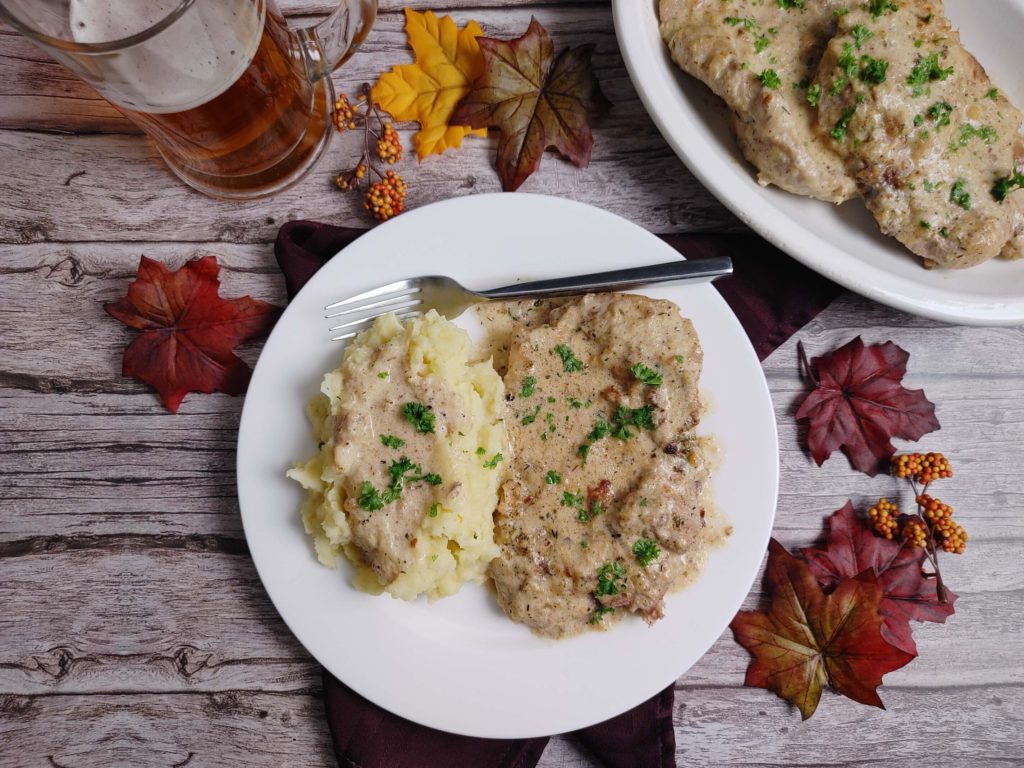 MASHED POTATOES WITH SMOTHERED PORK CHOPS
