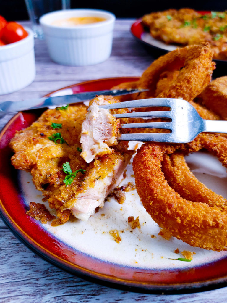 PLATED CHICKEN AND ONION RINGS