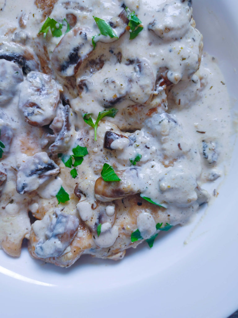 INSTANT POT CREAMY CHICKEN AND MUSHROOMS