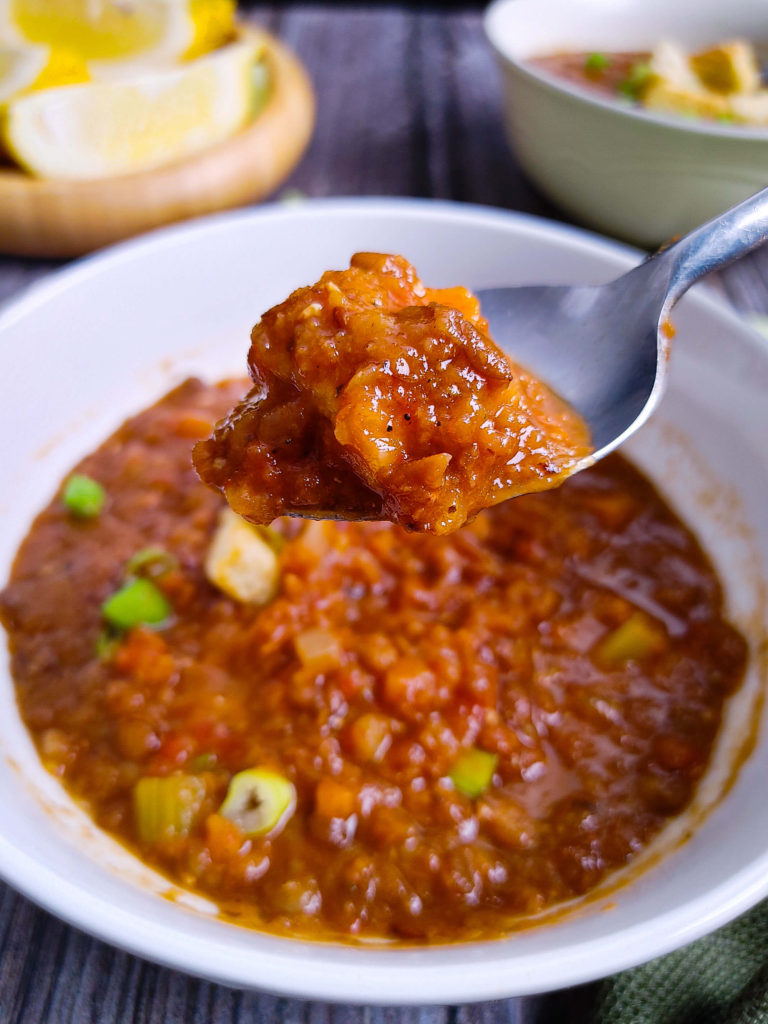 LENTILS WITH CURRY SOUP ON A SPOON