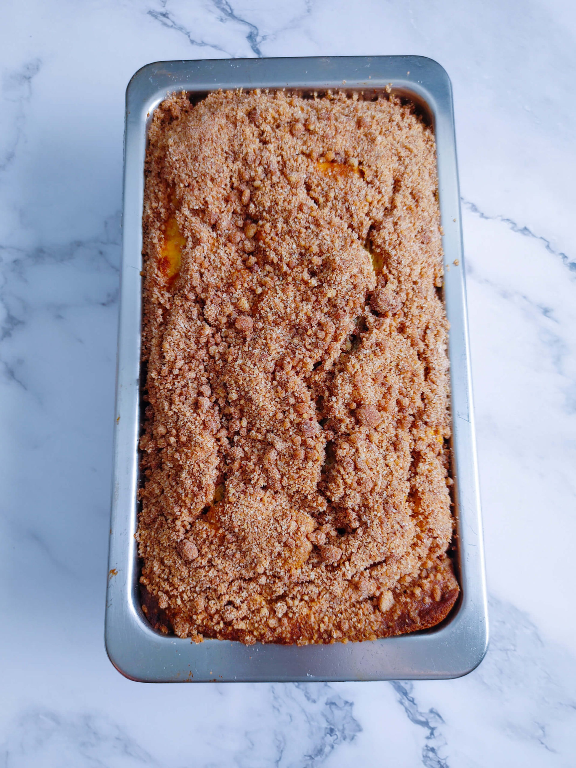 BAKED BANANA BREAD WITH CINNAMON CRUMBLE TOPPING