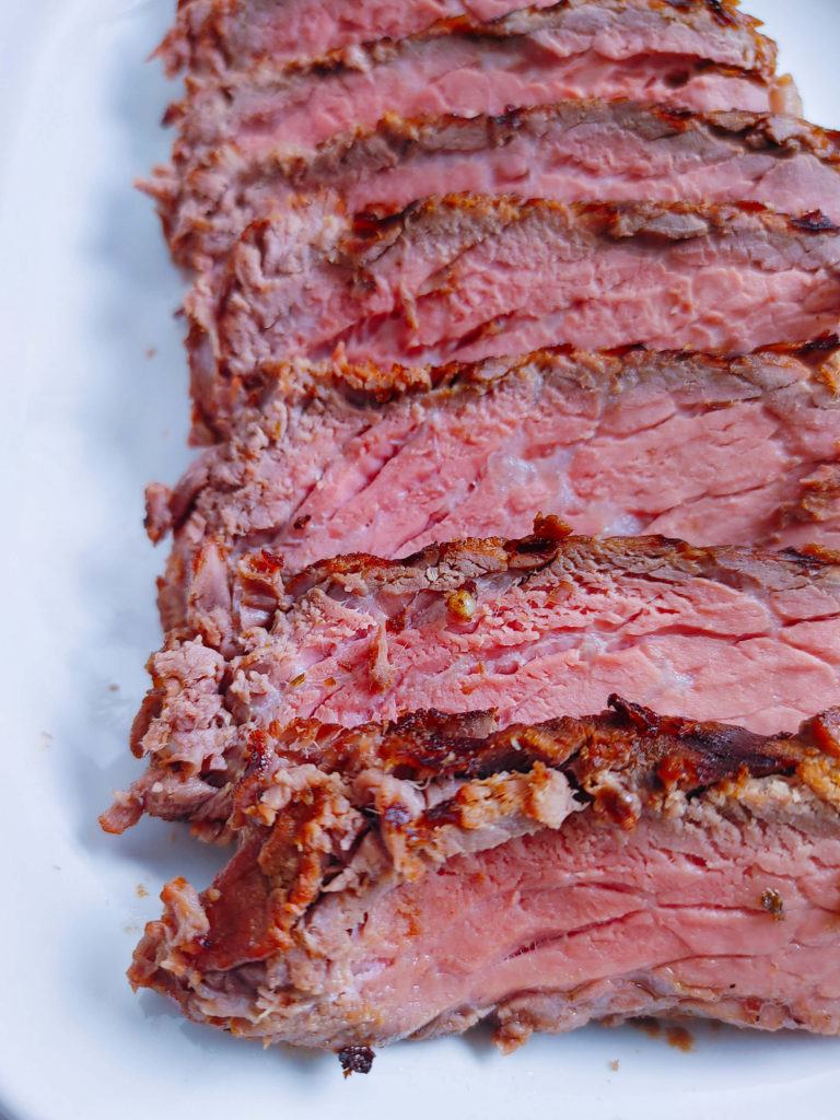 UP CLOSE PICTURE OF SLICED LONDON BROIL