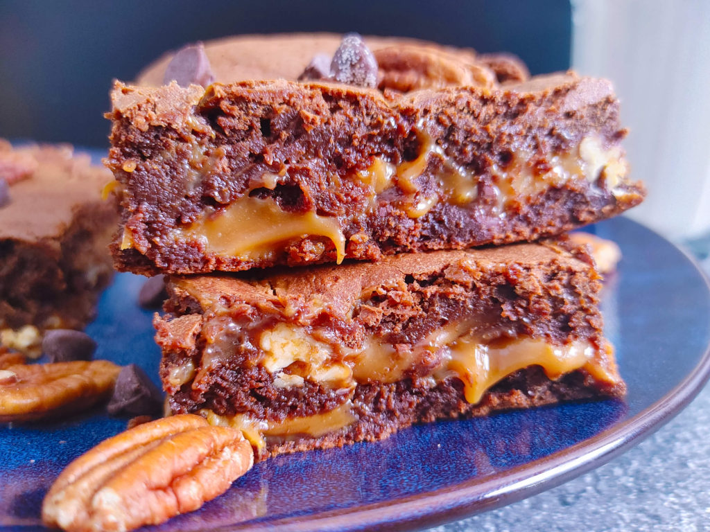 UP CLOSE PICTURE OF THE CARAMEL PECAN BROWNIES