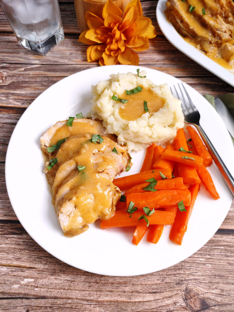 PLATE OF SLICED TURKEY BREAST AND VEGGIES