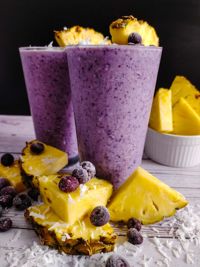 BLUEBERRY PINEAPPLE COCONUT SMOOTHIE