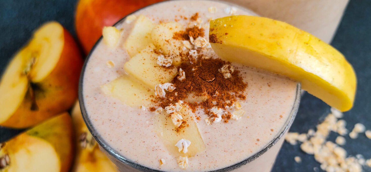 Blend an Easy Apple Cinnamon Oatmeal Breakfast Smoothie
