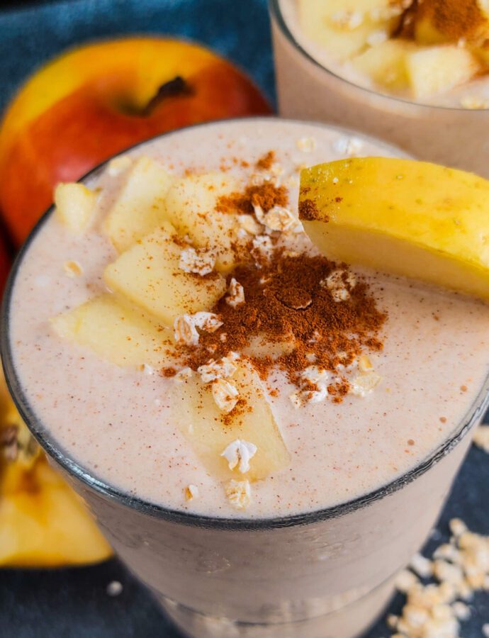 Blend an Easy Apple Cinnamon Oatmeal Breakfast Smoothie