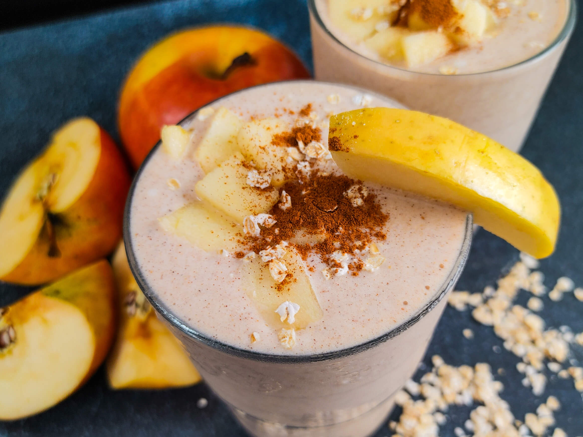 Blend an Easy Apple Cinnamon Oatmeal Breakfast Smoothie