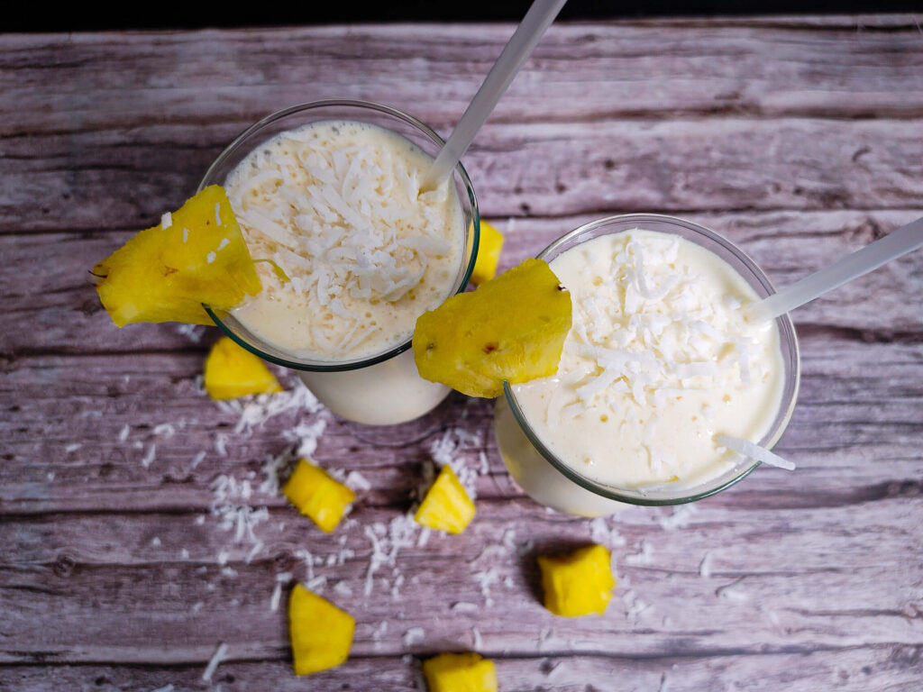 PINEAPPLE COLADA POOL SIDE DRINK