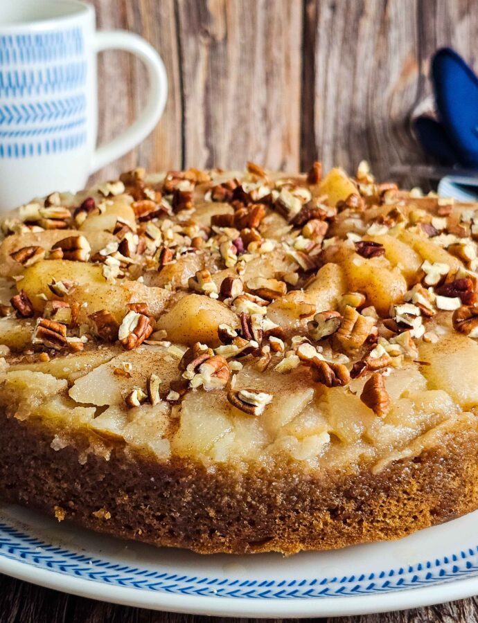 Irresistible Pear Cake with a Hint of Cinnamon