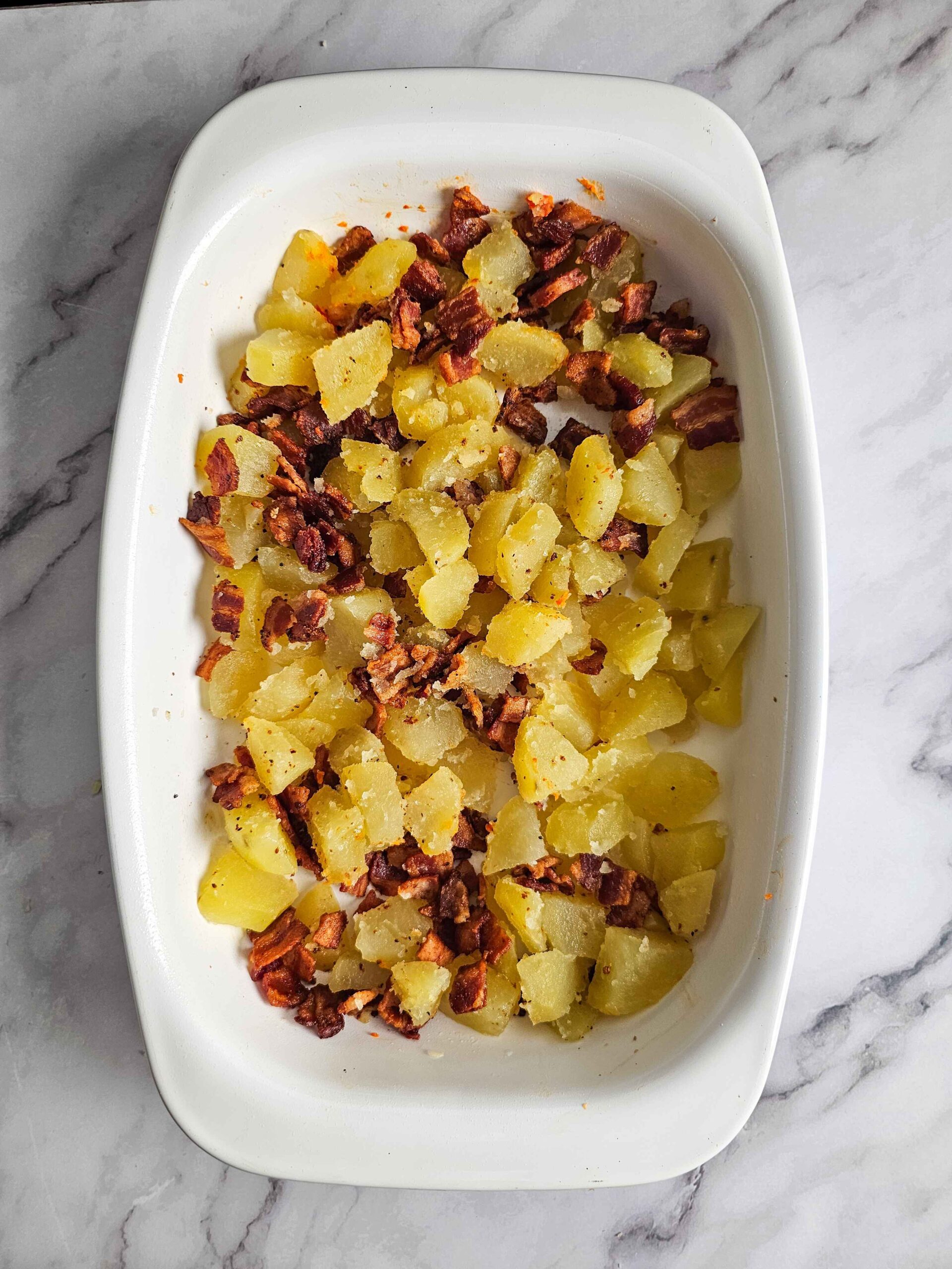 POTATOES AND BACON IN THE GREASED BAKING DISH