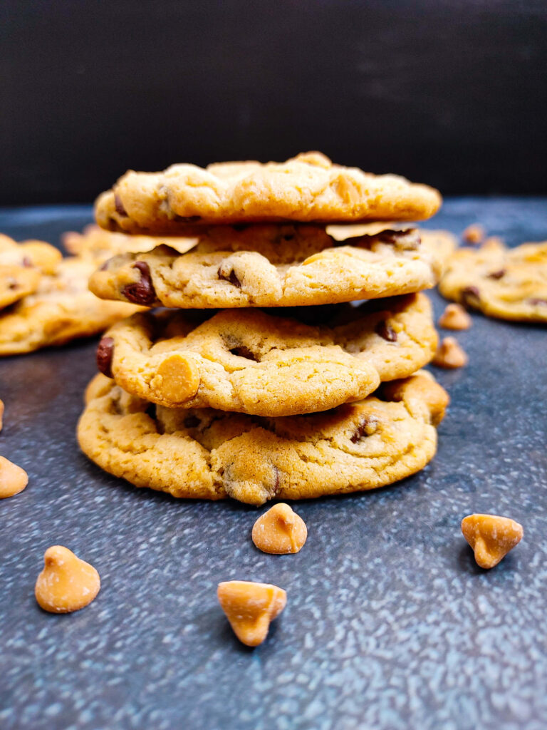 STACK OF CHOCOLATE CHIP BUTERSCOTCH COOKIES UP CLOSE PICTURE