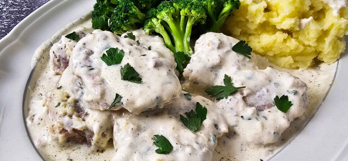 Tenderloin Medallions in a Creamy Garlic and Herb Sauce