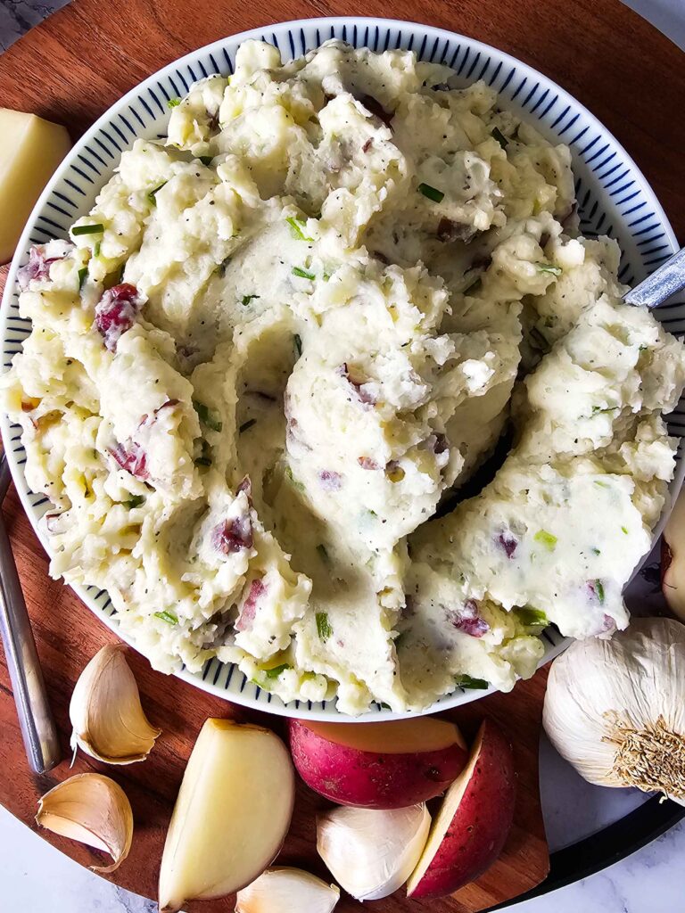 UP CLOSE PHOTO OF THE GARLIC MASHED POTATOES