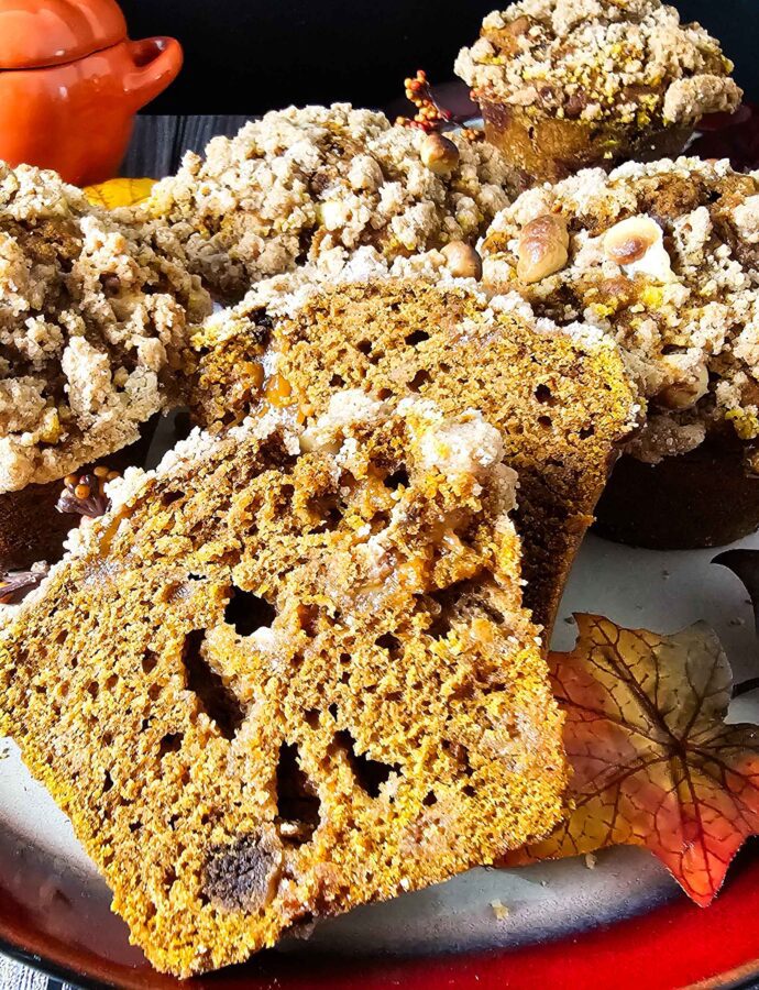 Spiced Pumpkin Muffins with Crumb Topping