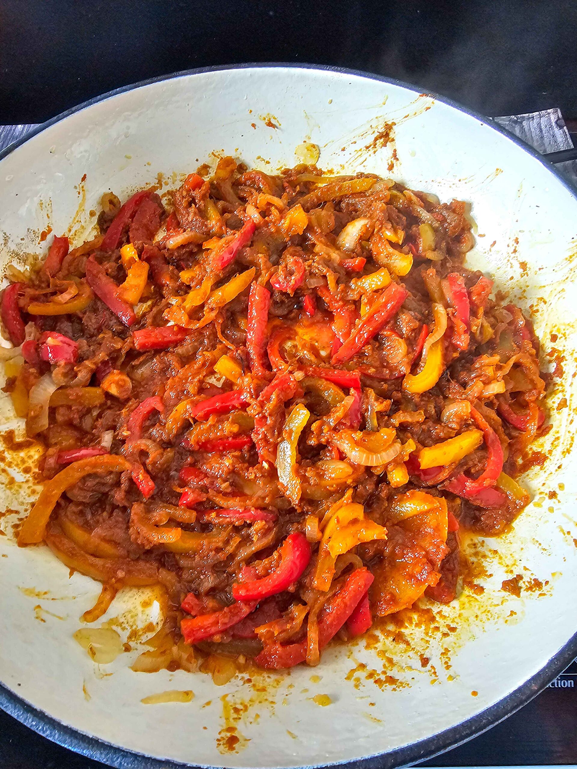 ADD THE CURRY PASTE TO THE VEGETABLES AND STIR TO COMBINE