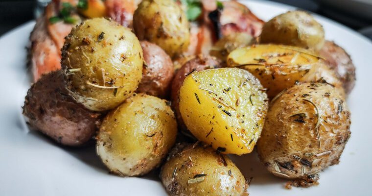 Simple Garlic Herb Roasted Potatoes