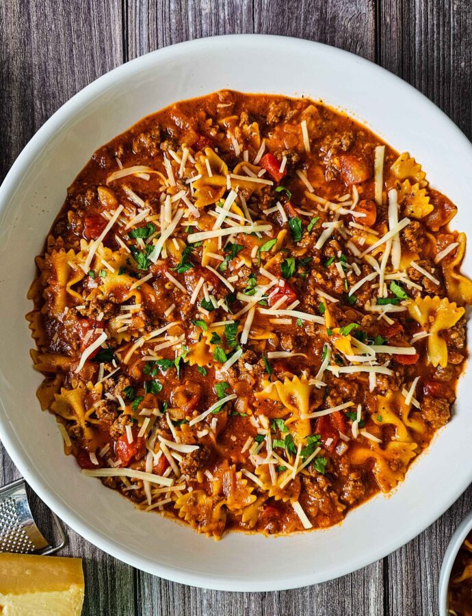 Cheesy One-Pot Lasagna Soup Magic