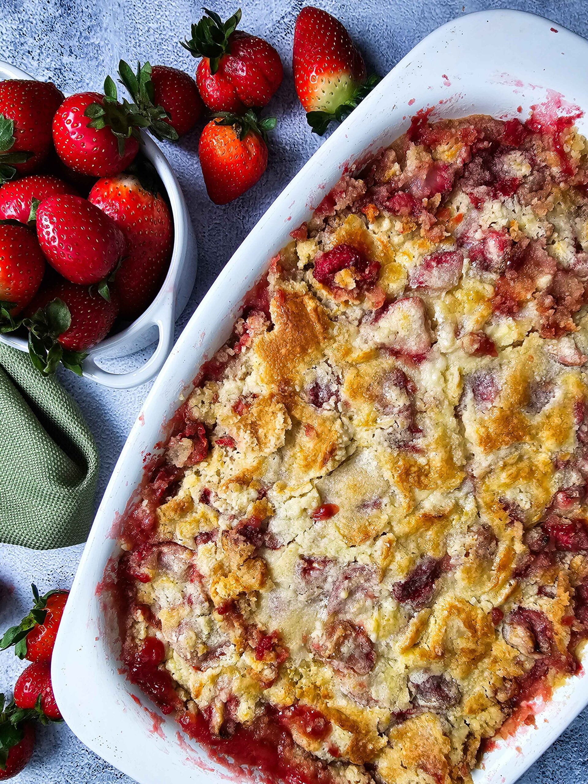 BAKE THE STRAWBERRY DUMP CAKE