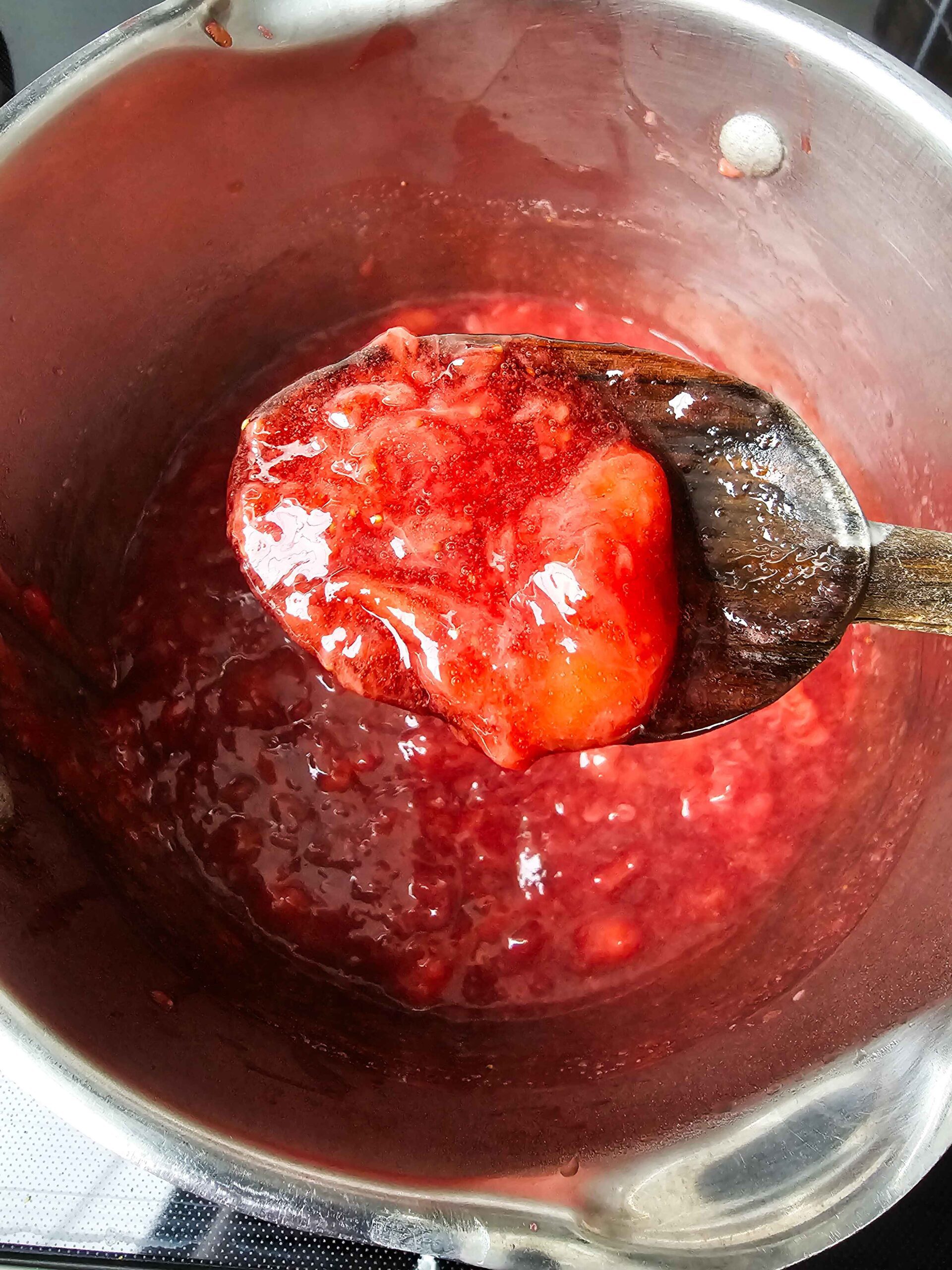 PREPARE THE STRAWBERRY FILLING