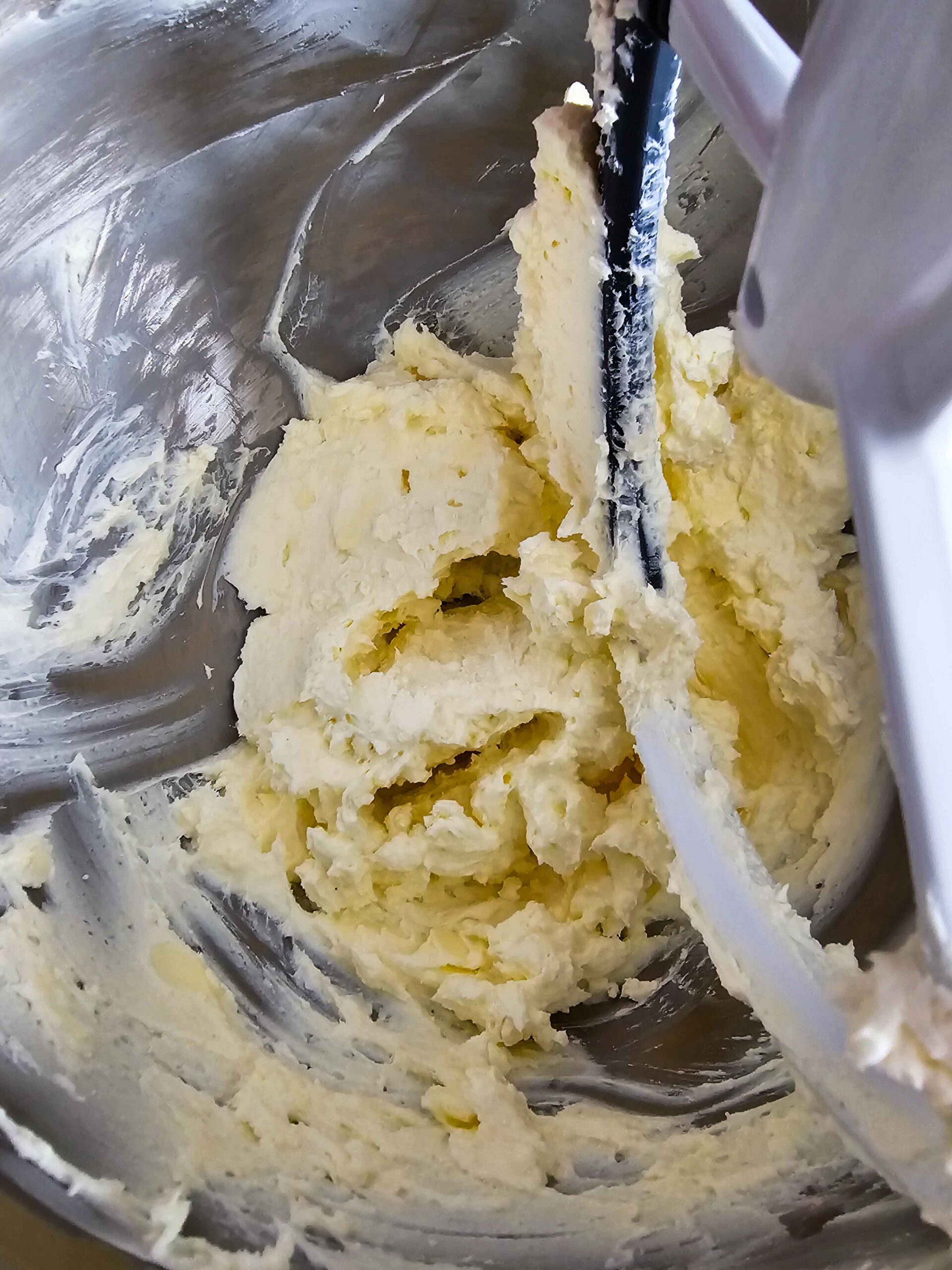 BEAT THE INGREDIENTS TO PREPARE THE FROSTING.