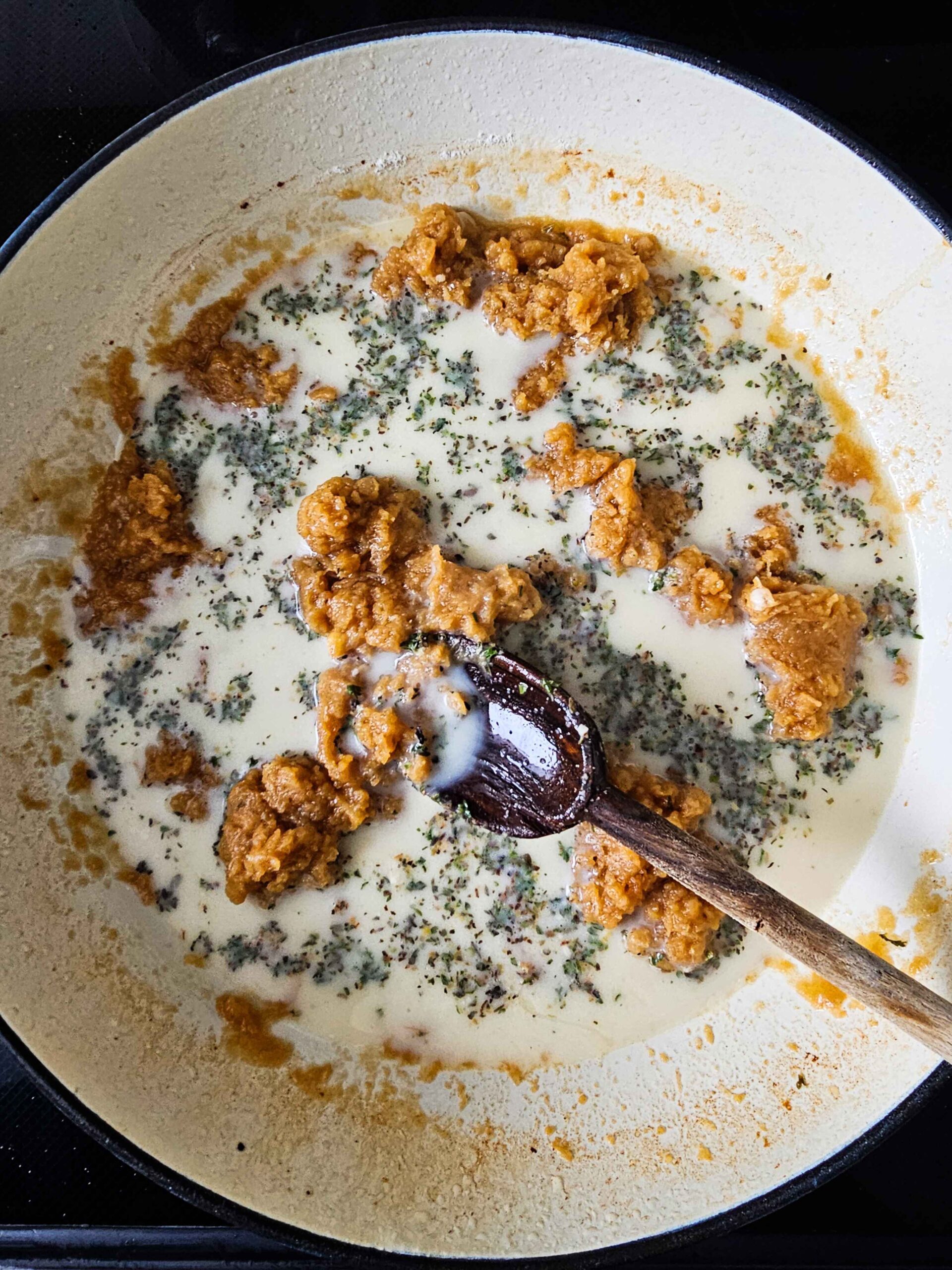 ADD THE SAUCE TO THE SMOOTH FLOUR PASTE WHISK QUICKLY