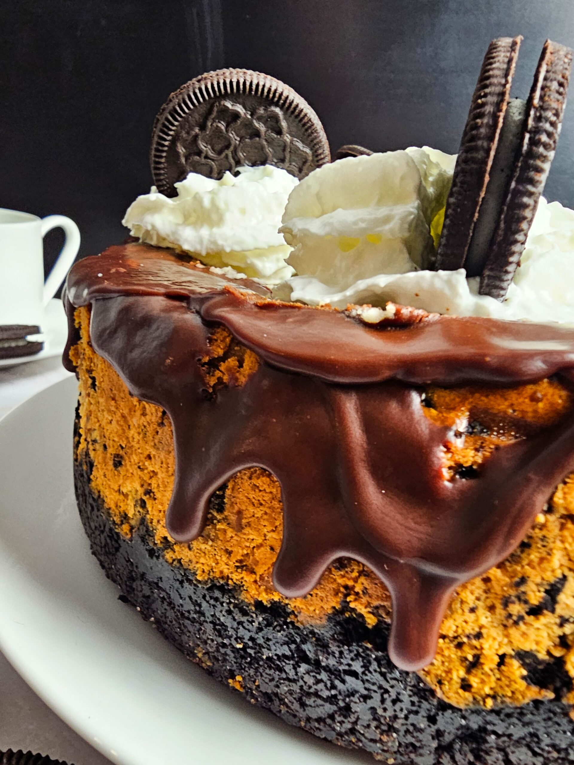 DECORATE AND SERVE THE CHEESECAKE