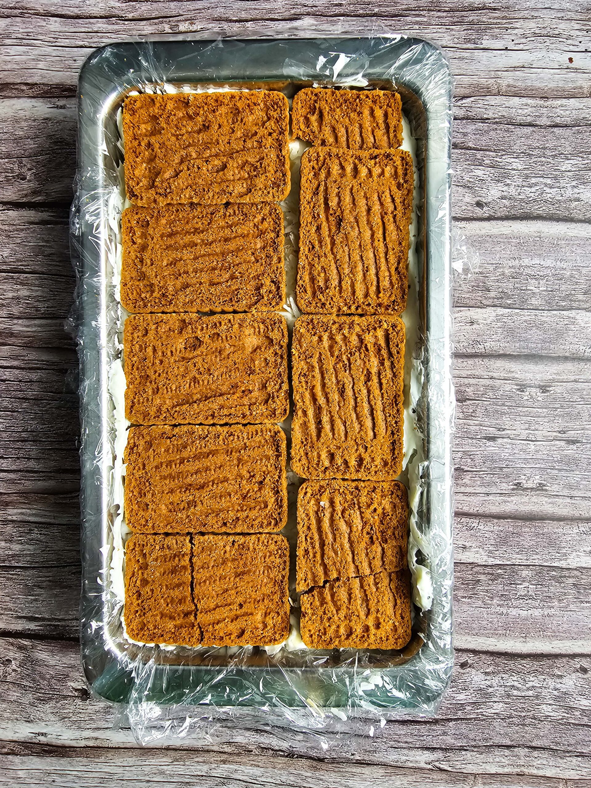 LAYER THE CREAM AND COOKIES